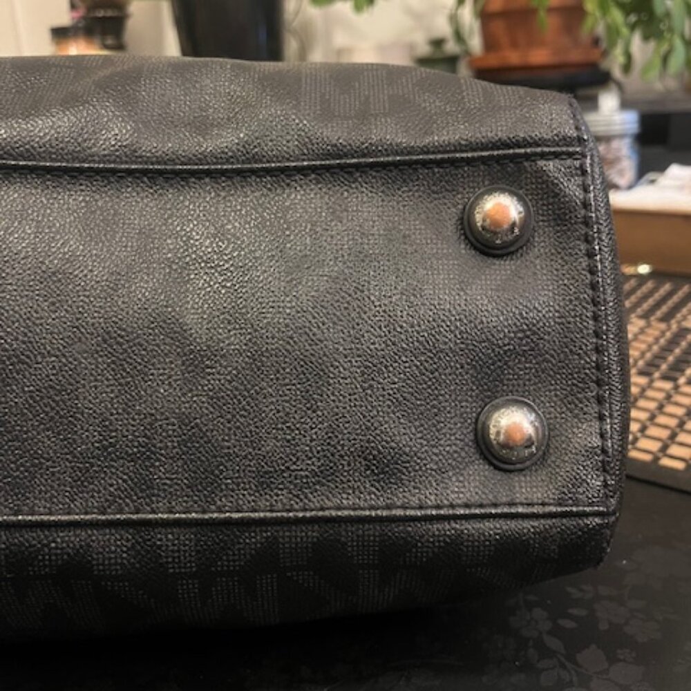 Michael Kors Cynthia Handbag - Picture 5 of 15